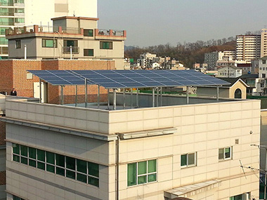 ▲ 창2동 주민센터 옥상에 설치된 도봉구 직영 햇빛나눔발전소 2호기 전경
