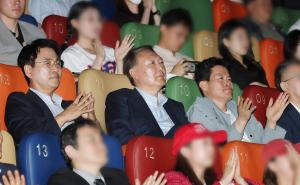[이슈읽기] 윤석열의 '부정선거 영화' 쇼…김문수는 그 옆에서 박수 치나