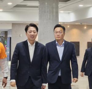 이준석 의원직 제명 청원 43만명 돌파...윤석열 탄핵소추 앞질러