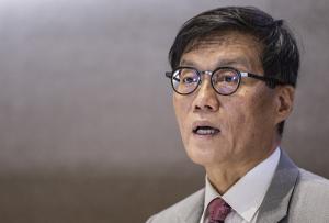 이창용 총재 “보편 지원보다 '선택 지원'이 더 효율적…유동성 과잉 경계해야”