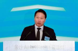 최태원 SK 회장 “정부가 AI 수요자 돼 달라… 5조원 AI시장 창출 가능”