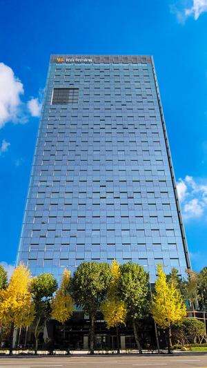 KB국민은행, 사회적 약자 법률 지원 위해 17억원 기부